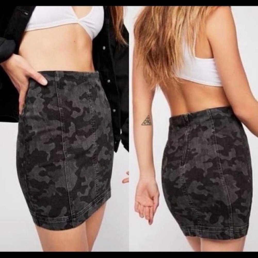 Free People Modern Femme Gray‎ Black Camo Print Denim Mini Skirt Size 8